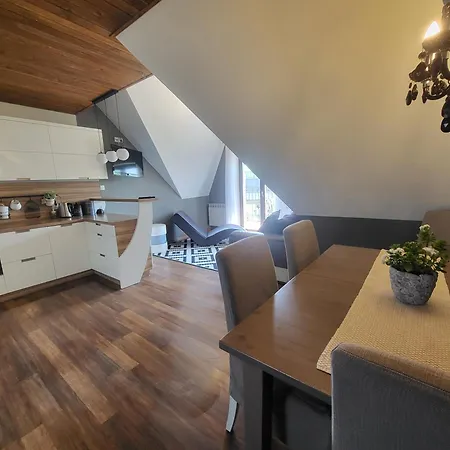 Gosciniec Pod Wyciagiem - Karolina 3* Białka Tatrzańska
