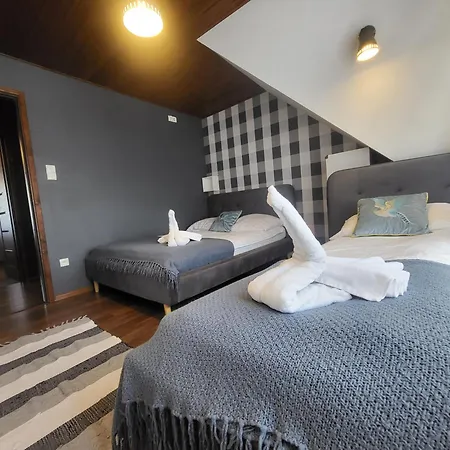 Gosciniec Pod Wyciagiem - Karolina Guest house